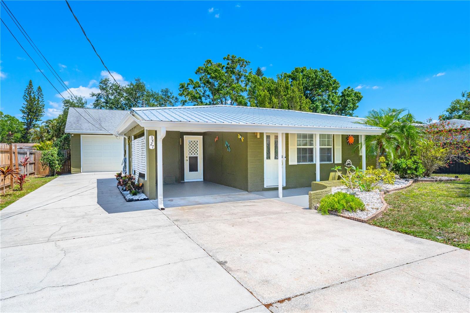 3427 Cambridge Dr Property Photo