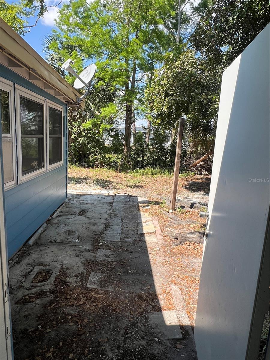 21274 Coulton Ave Property Photo 14