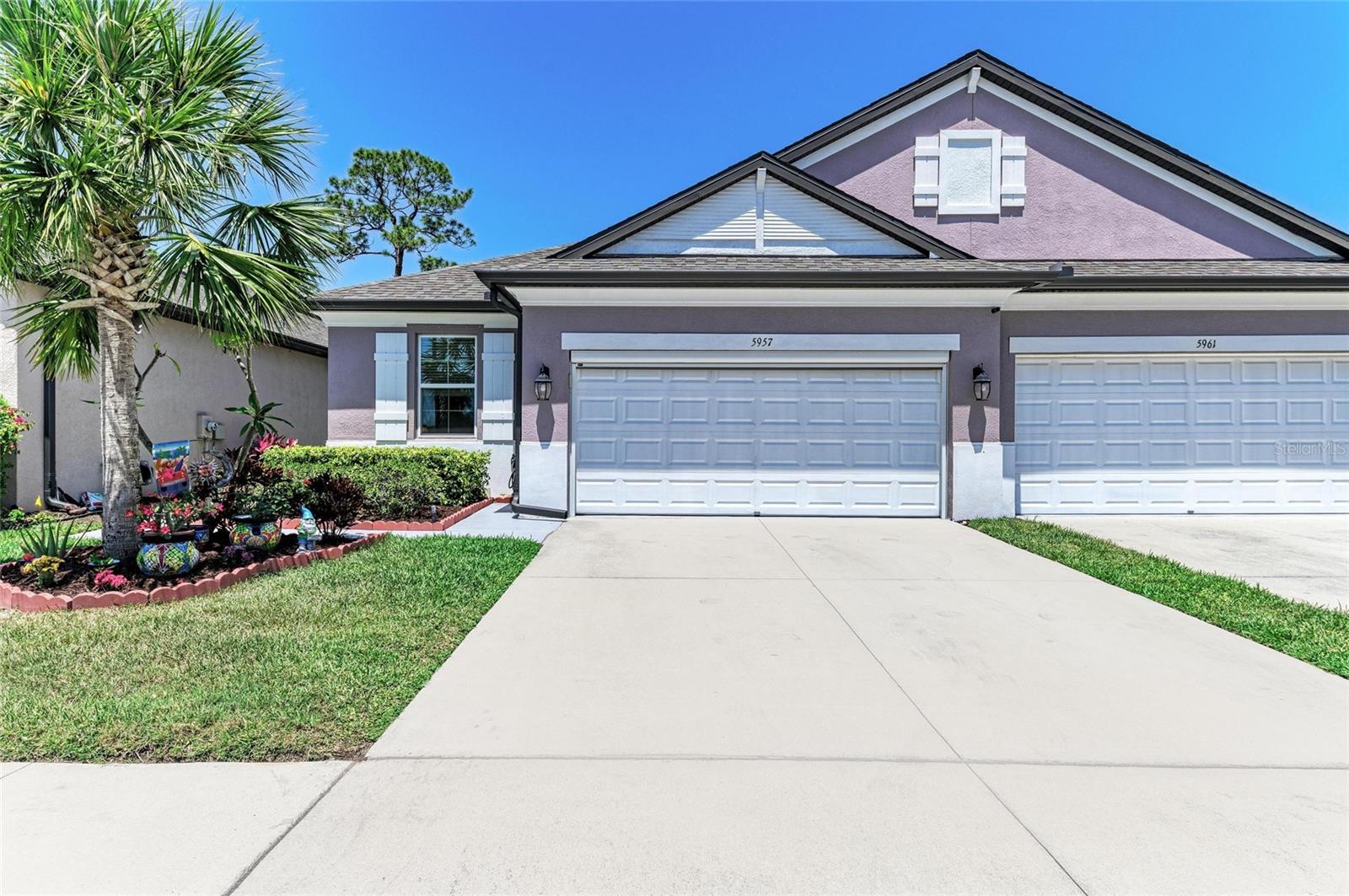 5957 Amberly Dr Property Photo
