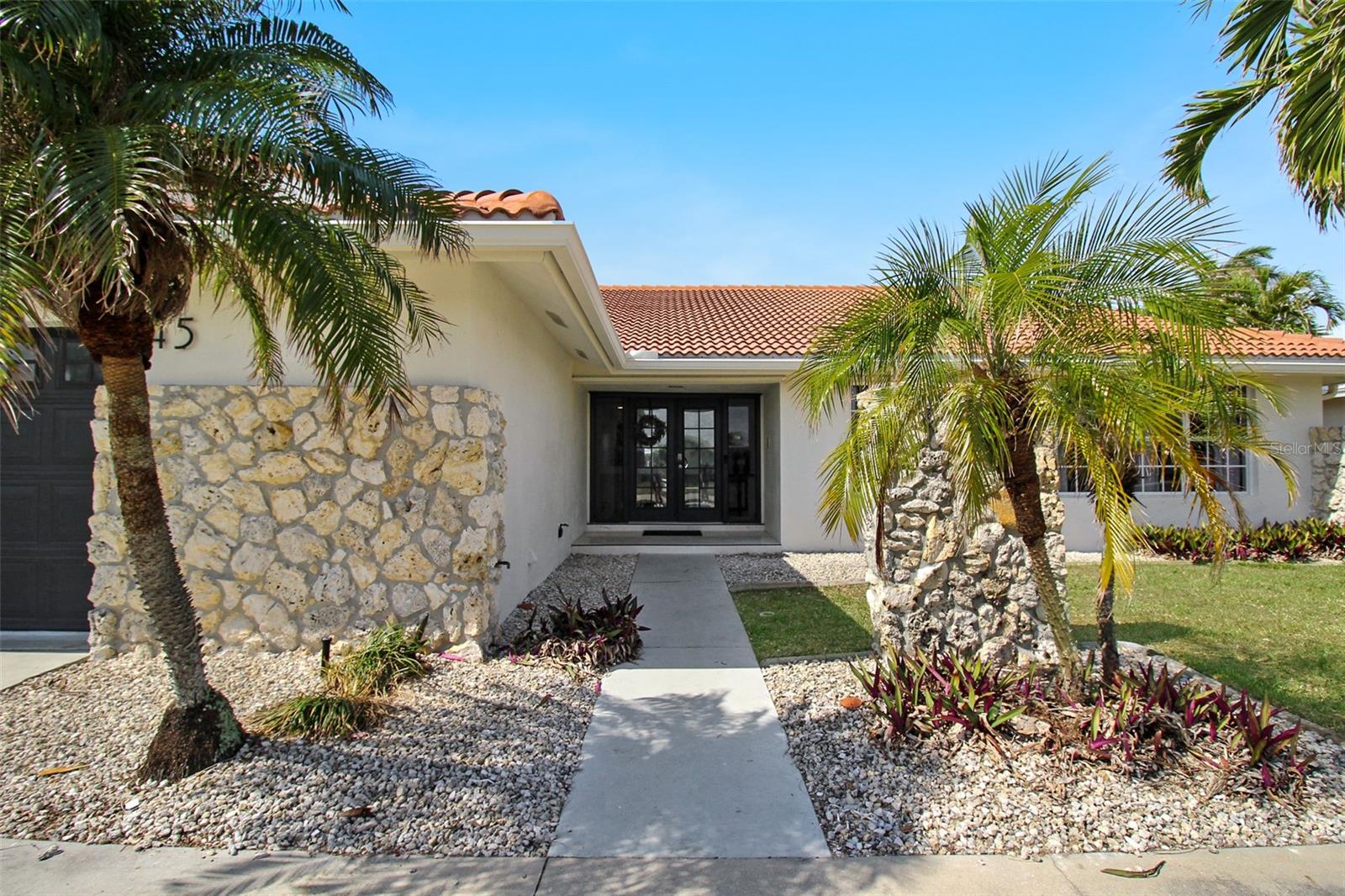 945 Bal Harbor Blvd Property Photo 4