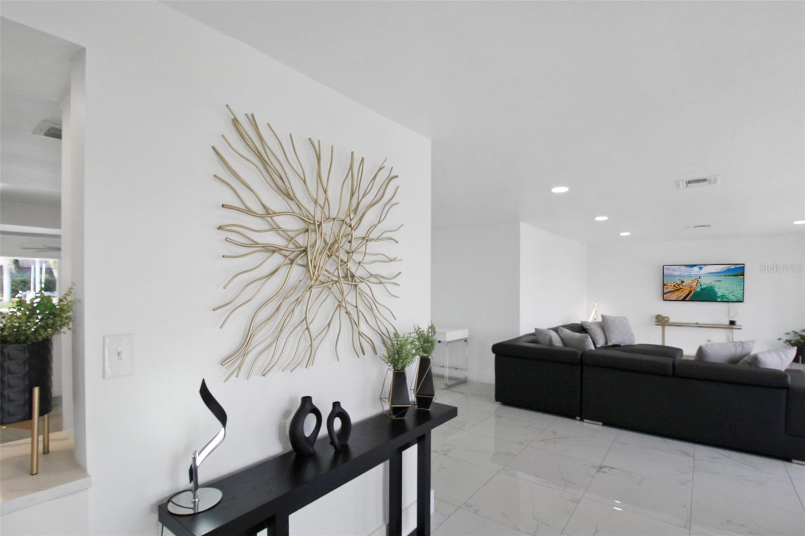 945 Bal Harbor Blvd Property Photo 6