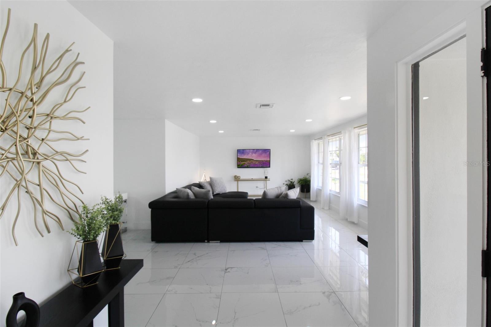 945 Bal Harbor Blvd Property Photo 7