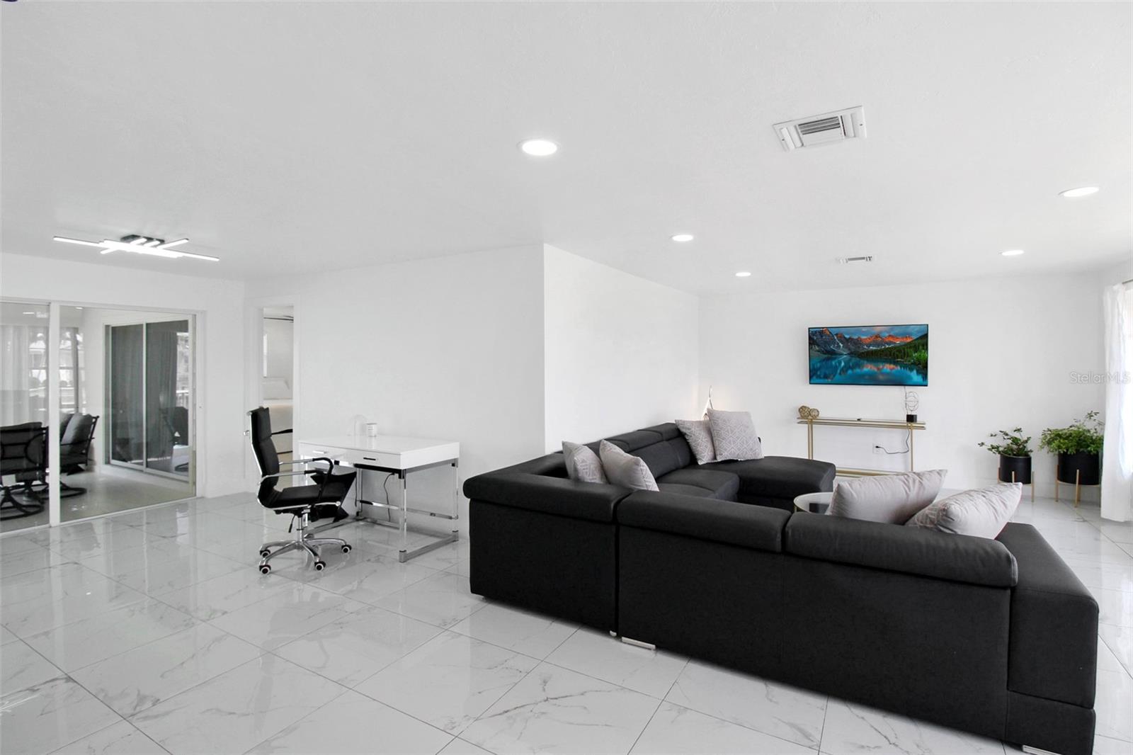 945 Bal Harbor Blvd Property Photo 8