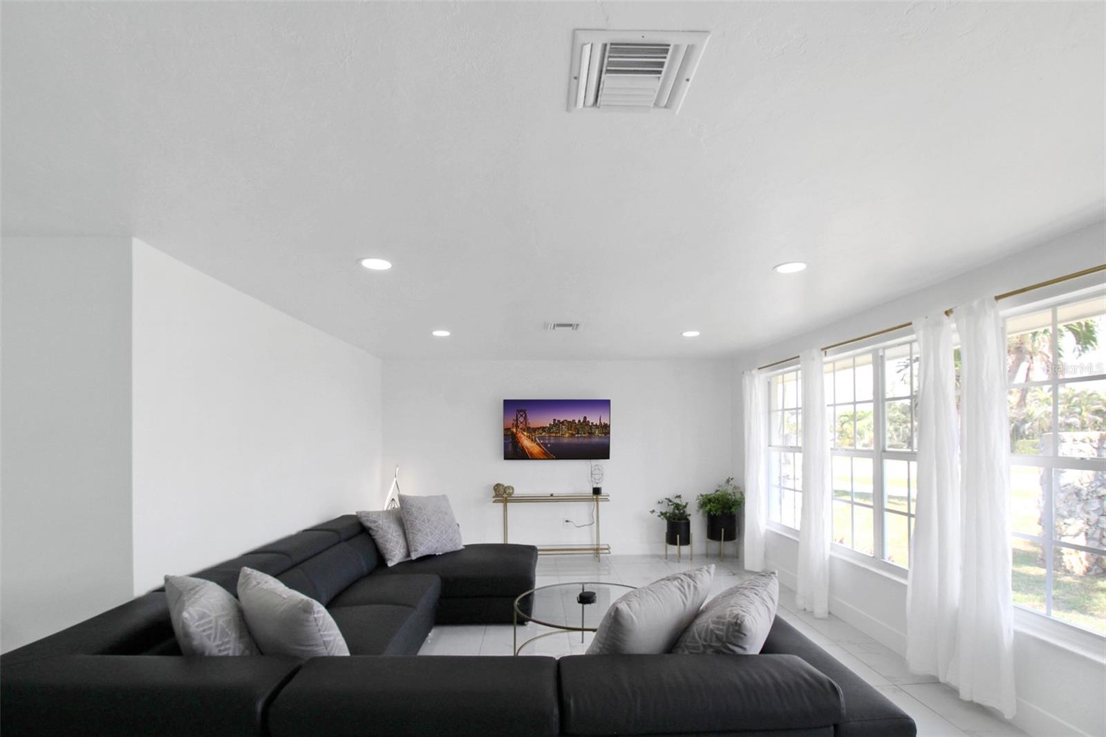 945 Bal Harbor Blvd Property Photo 9