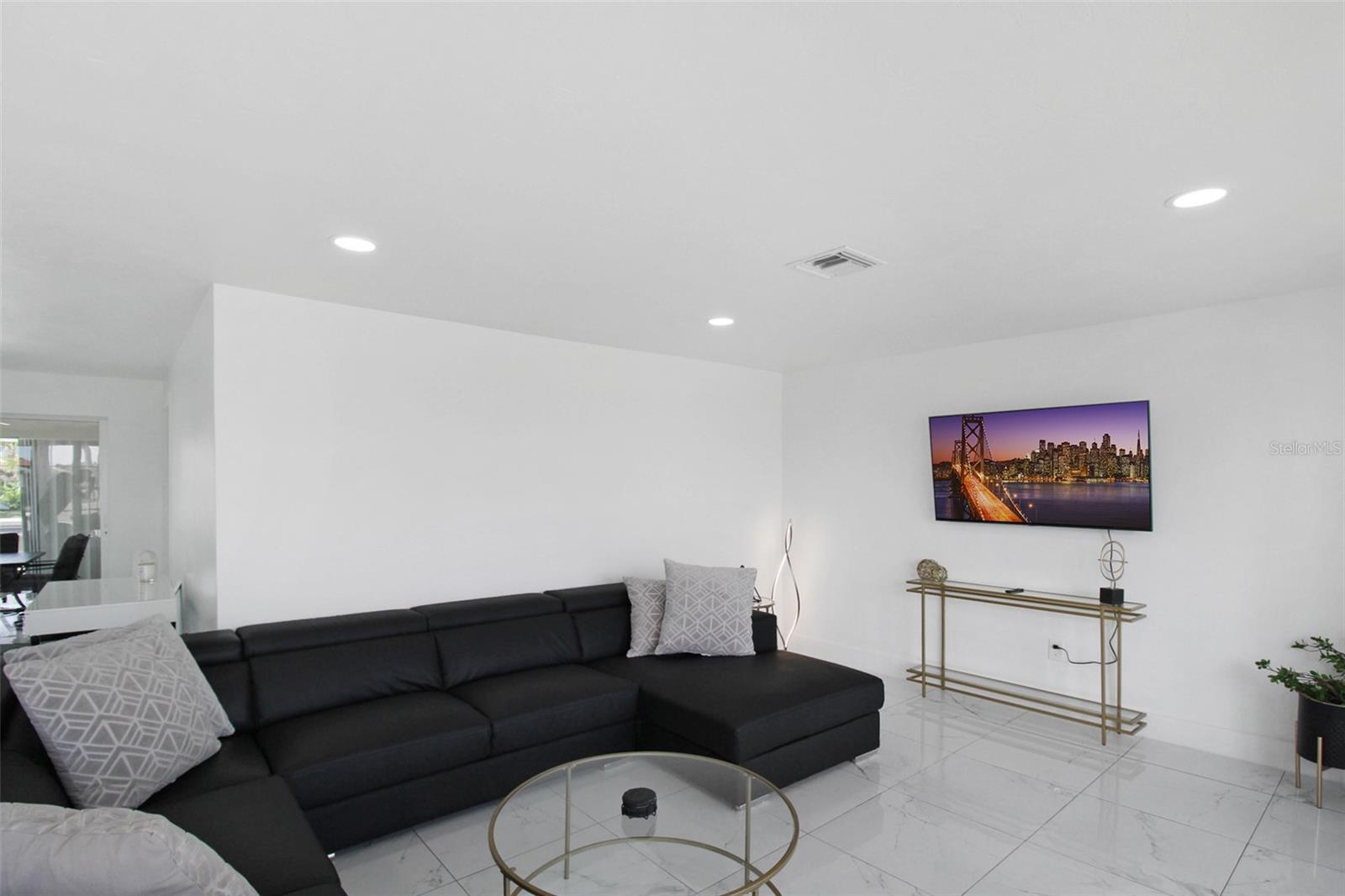 945 Bal Harbor Blvd Property Photo 10
