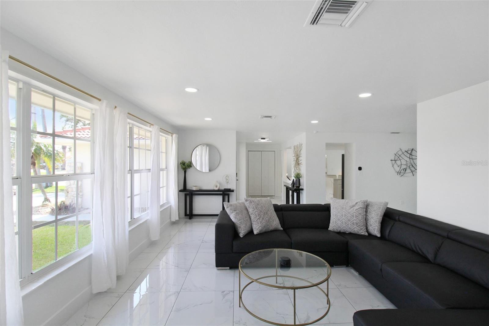 945 Bal Harbor Blvd Property Photo 12