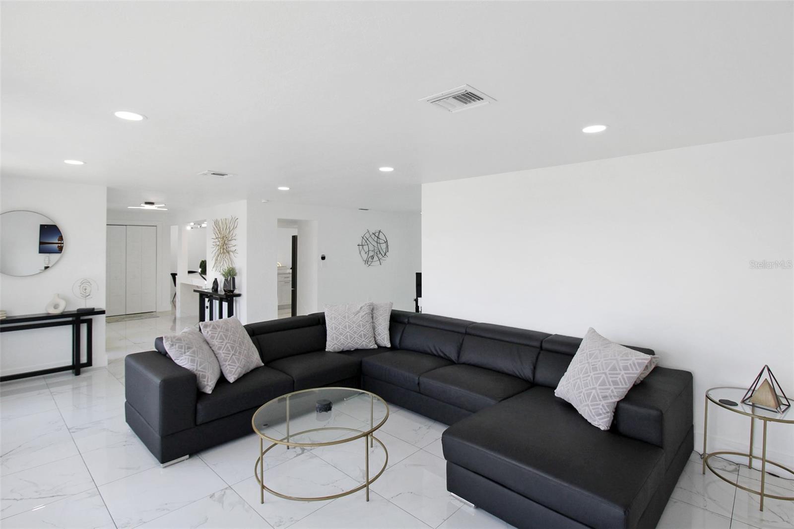 945 Bal Harbor Blvd Property Photo 13