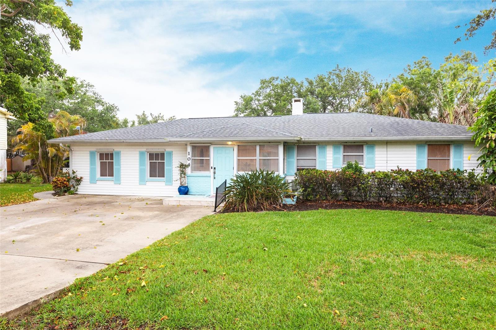 104 Shoreland Dr Property Photo