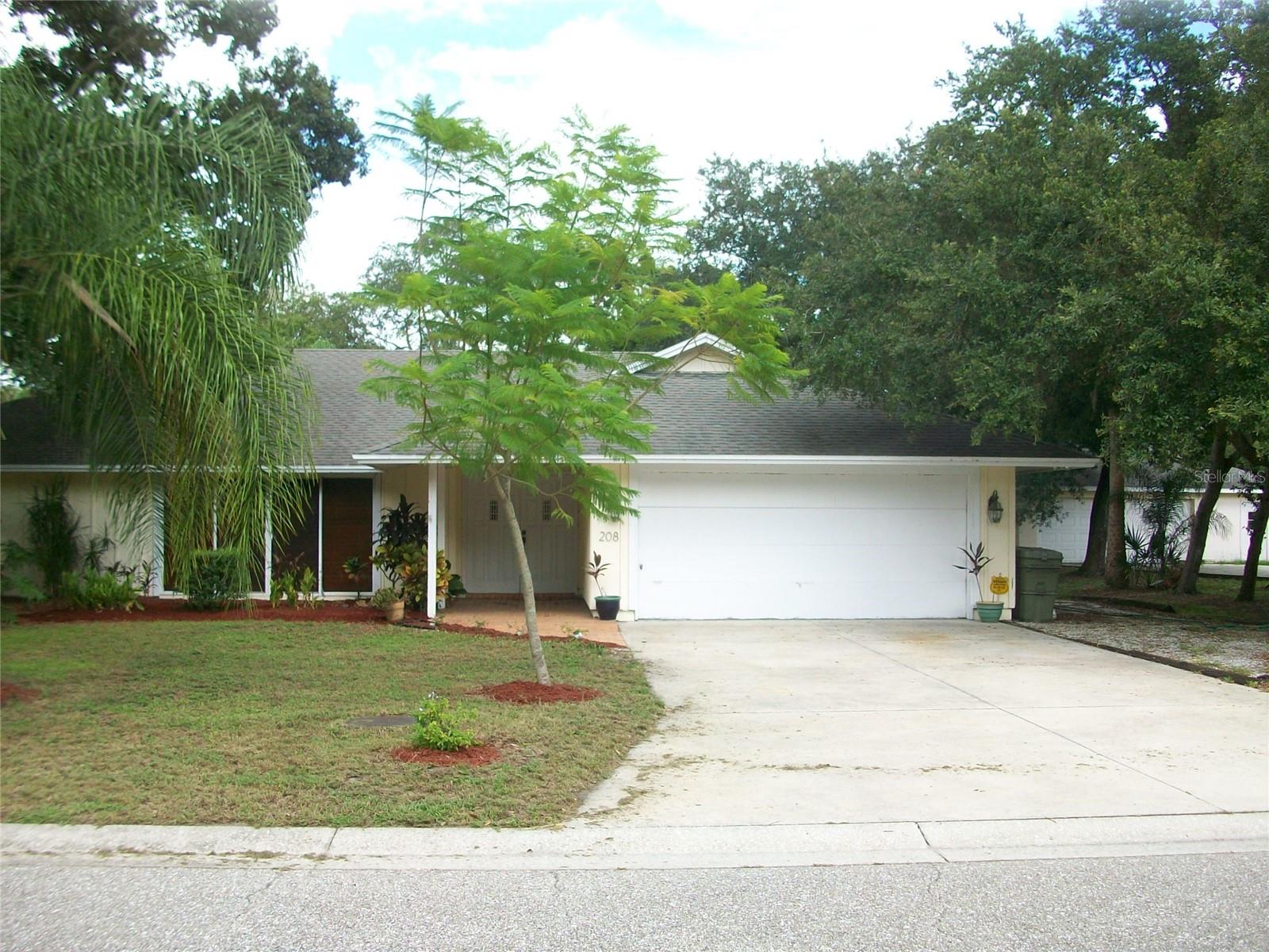 208 Whispering Oaks Ct Property Photo