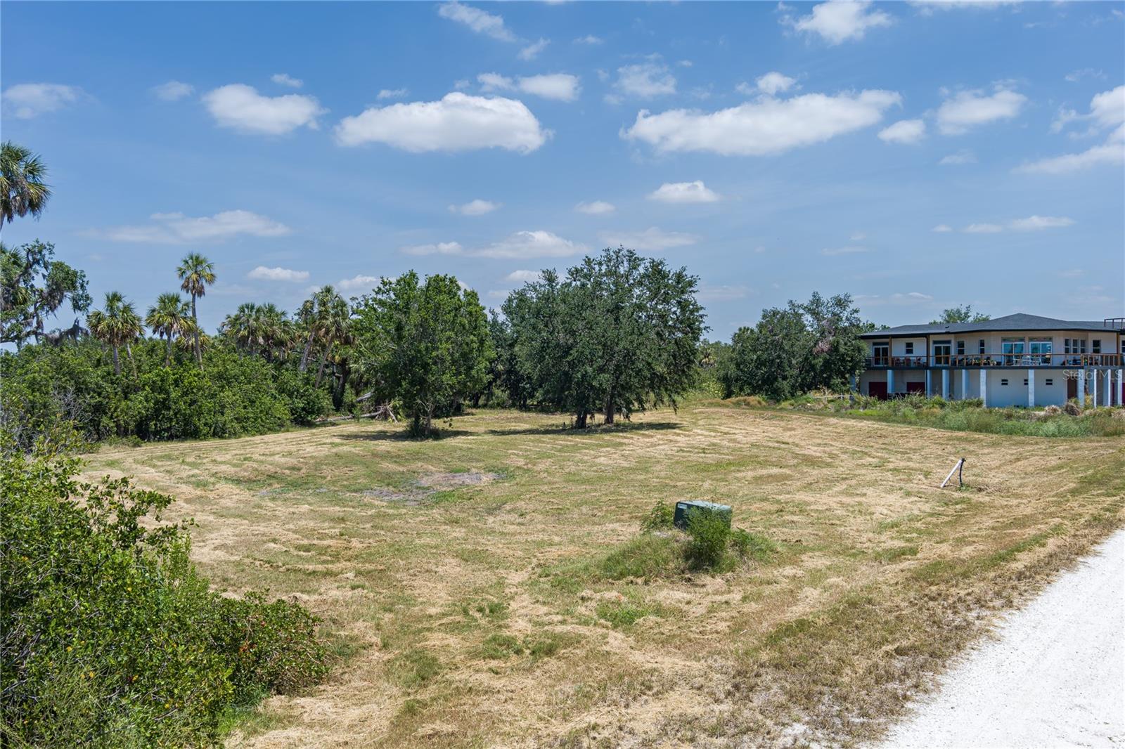 818 Bayou Point Ct Property Photo 3