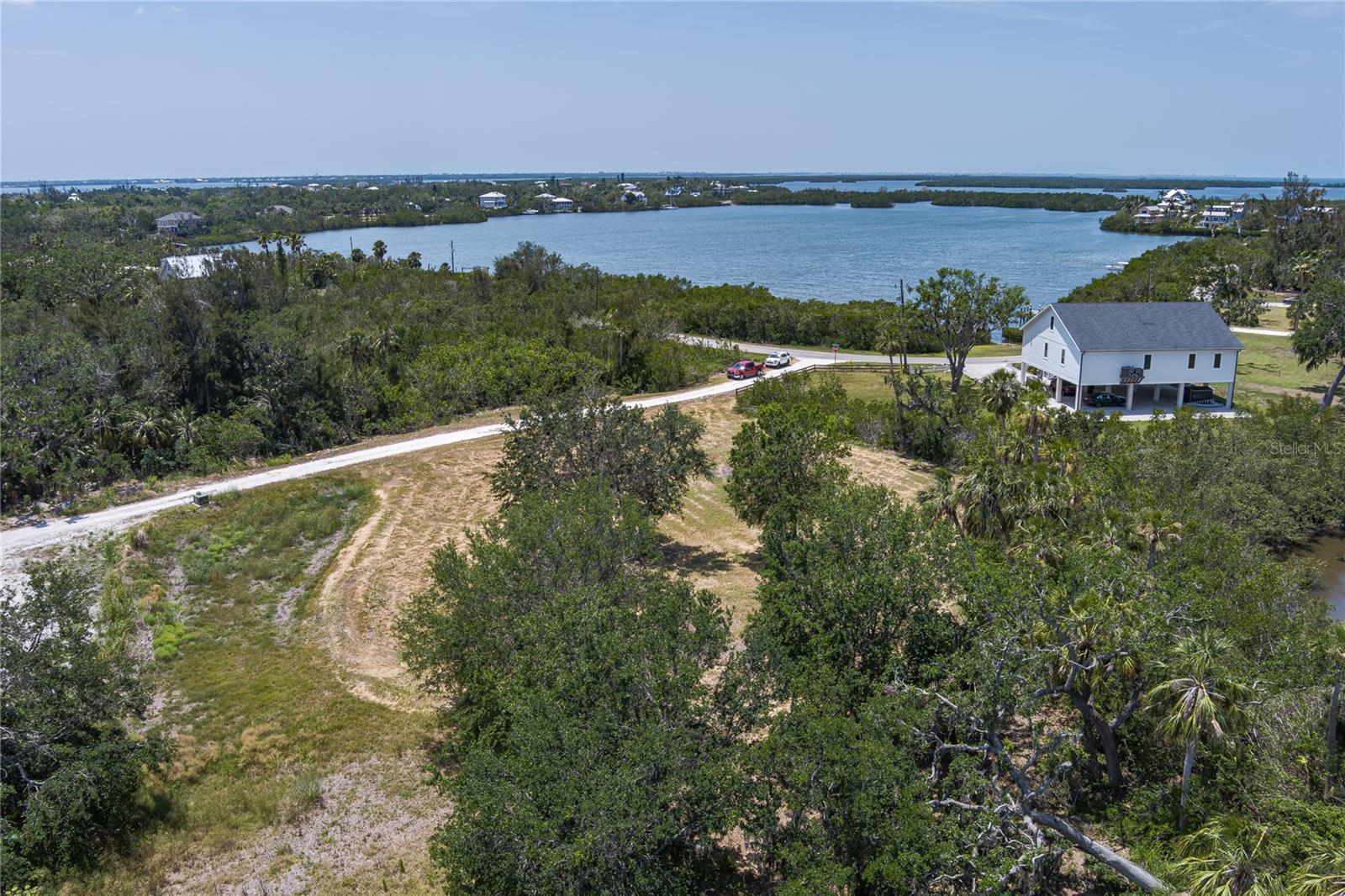 818 Bayou Point Ct Property Photo 8