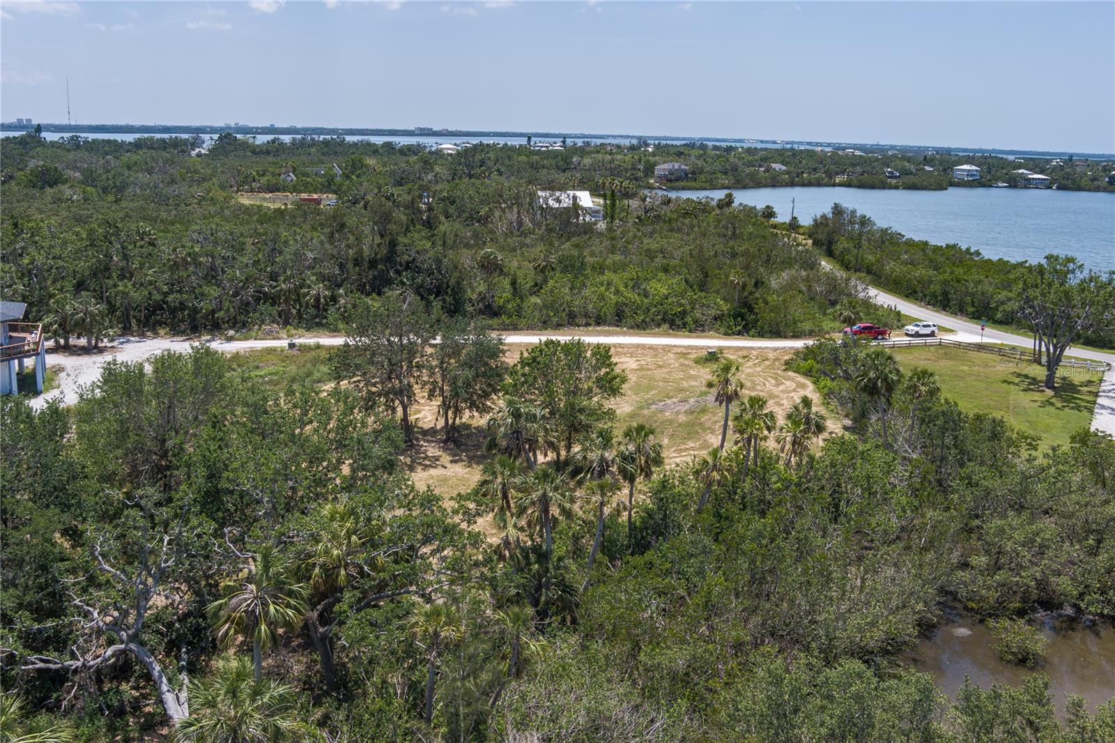 818 Bayou Point Ct Property Photo 9