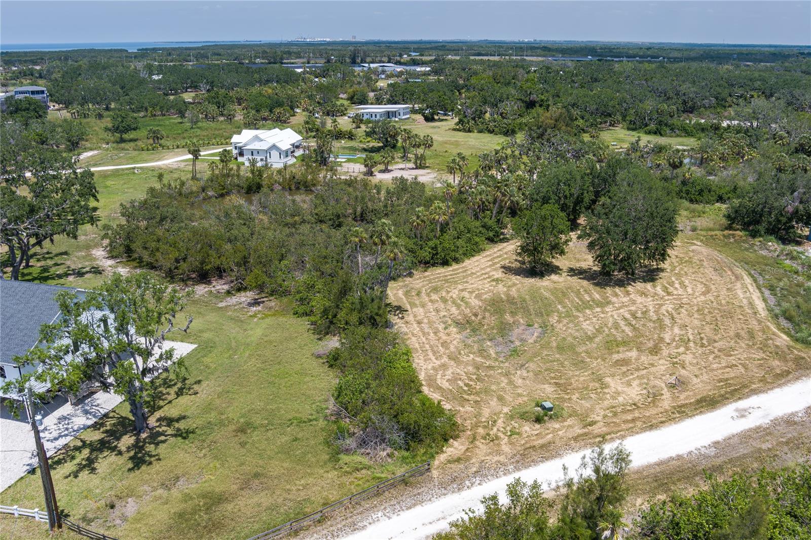 818 Bayou Point Ct Property Photo 11