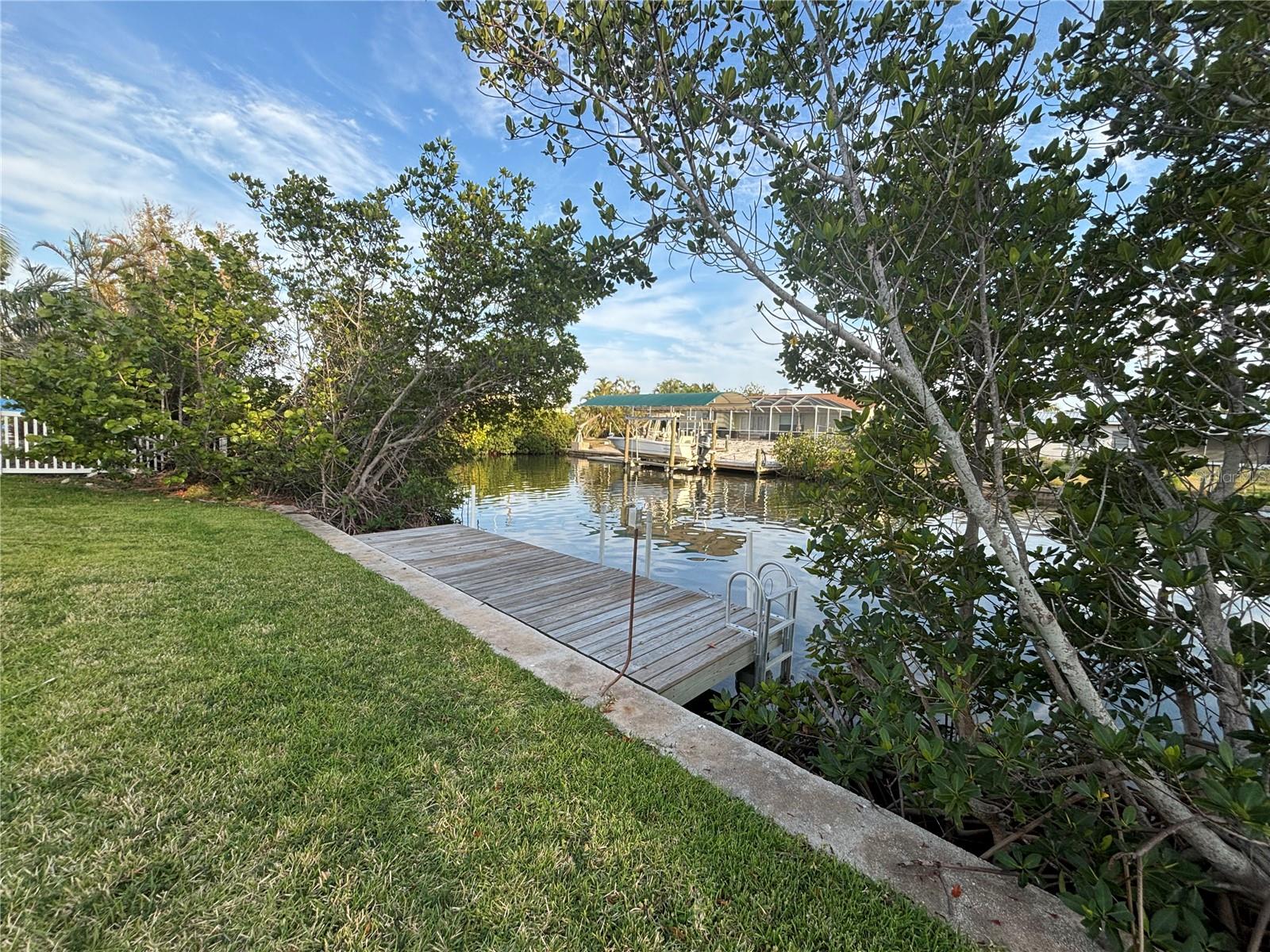 4411 Dolphin Ln Property Photo 18