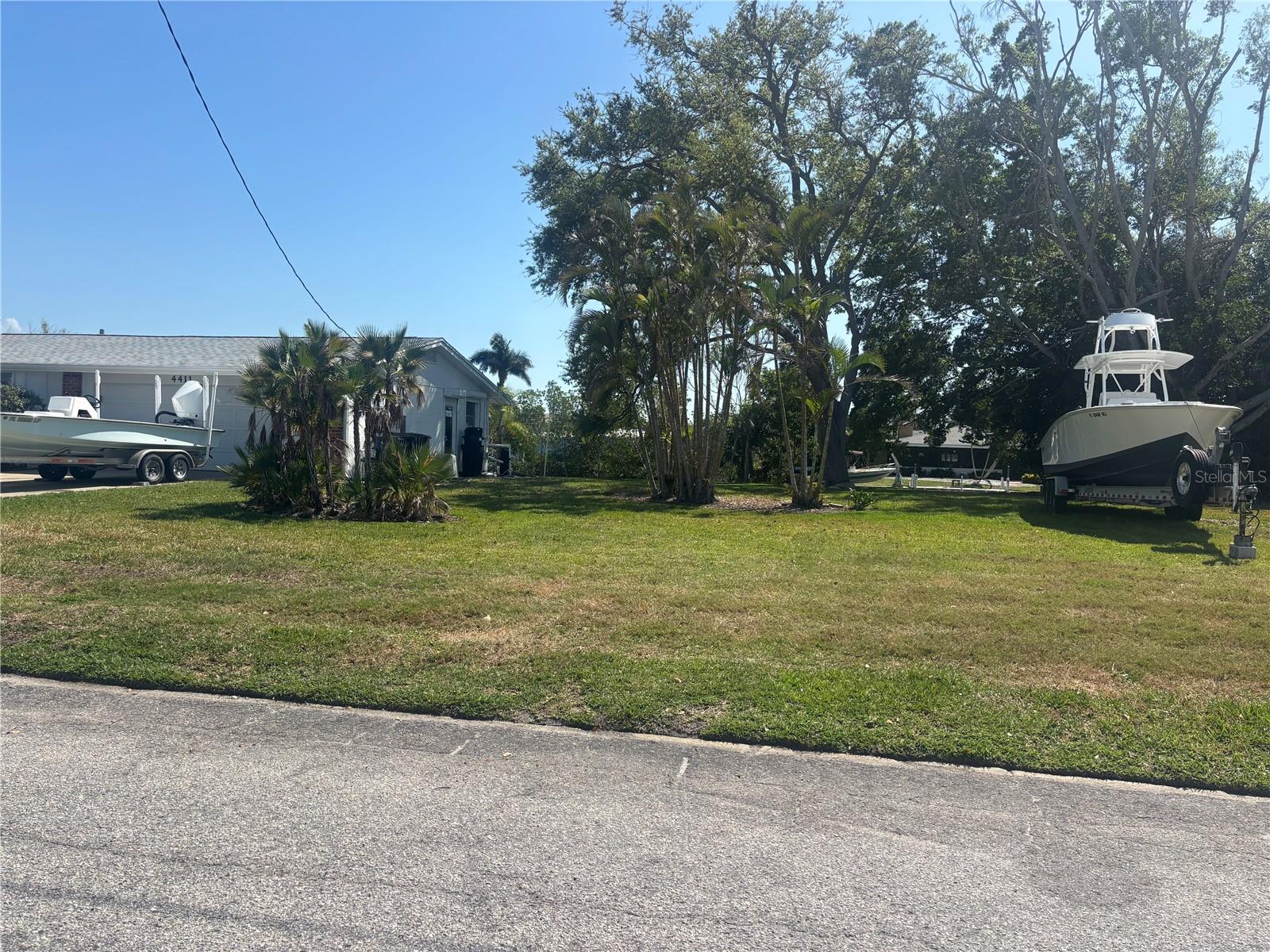 4411 Dolphin Ln Property Photo 19
