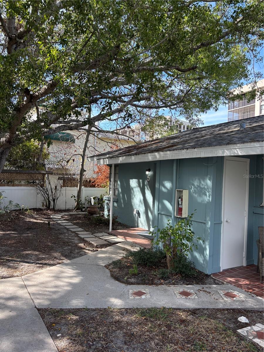 170 ROOSEVELT DR #5 Property Photo 1