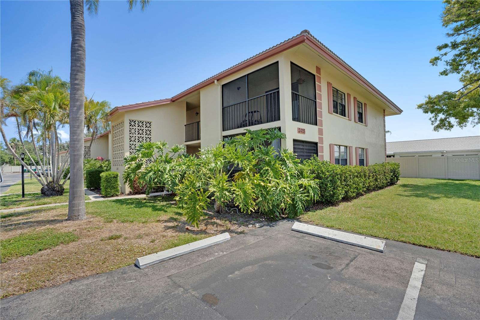 2415 Bayshore Gardens Pkwy #8 Property Photo 1