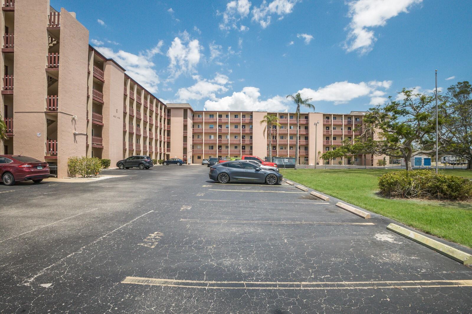 4015 Lake Bayshore Dr #108 Property Photo 2