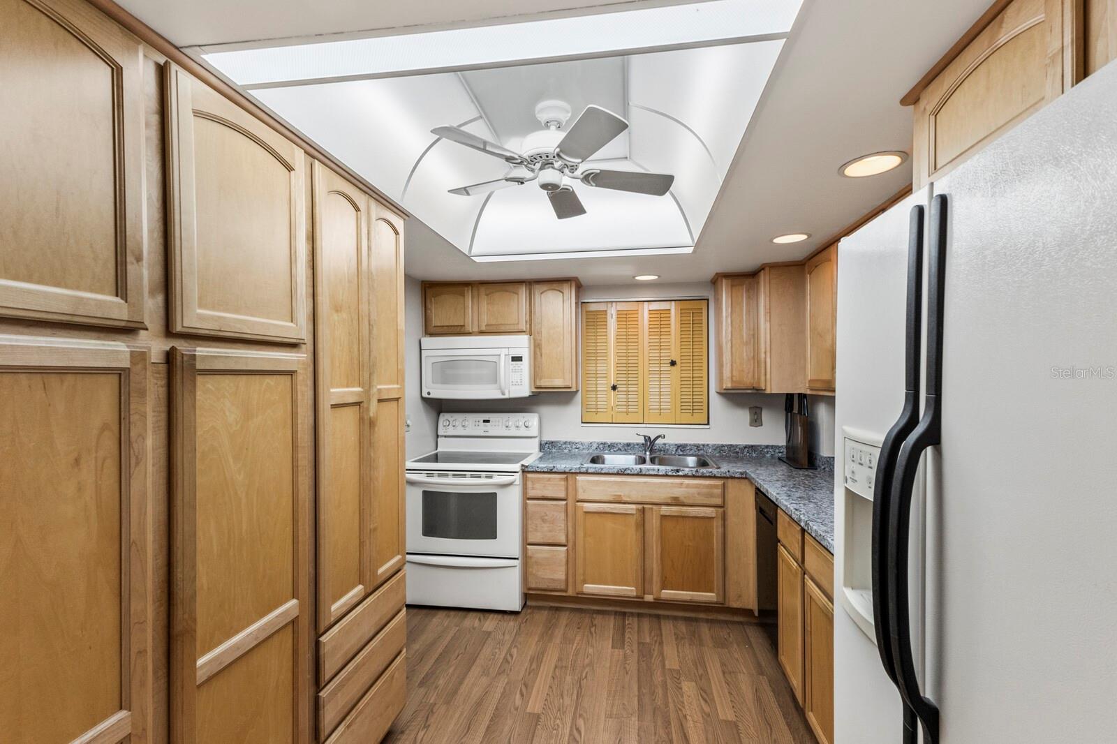 4015 Lake Bayshore Dr #108 Property Photo 7