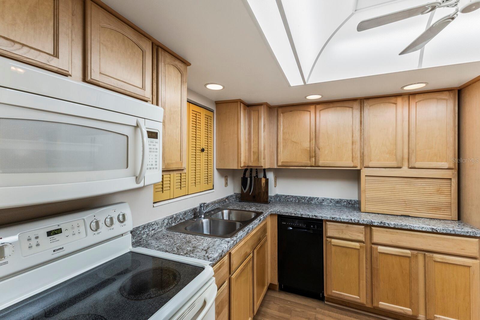 4015 Lake Bayshore Dr #108 Property Photo 8