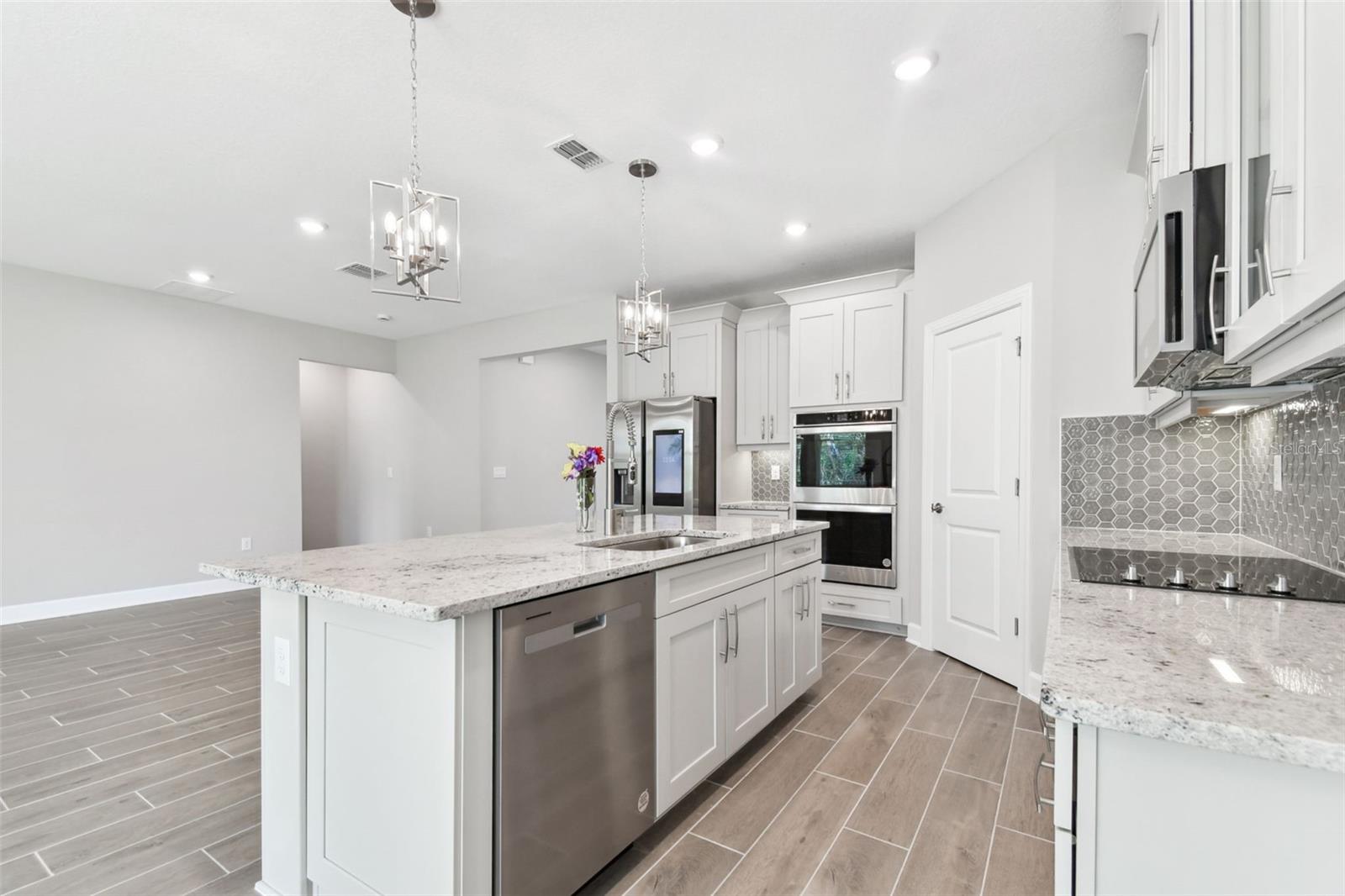620 Nasturtium Ct Property Photo 4