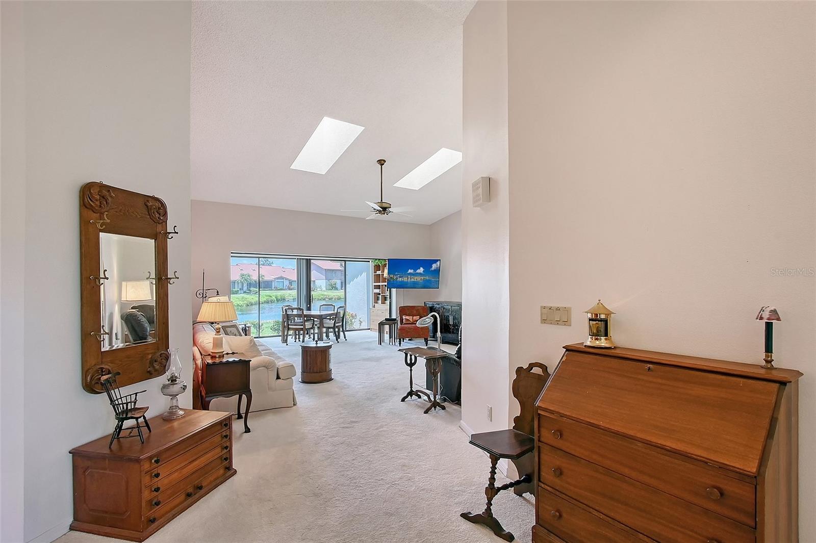 6096 Wilshire Blvd #9 Property Photo 2