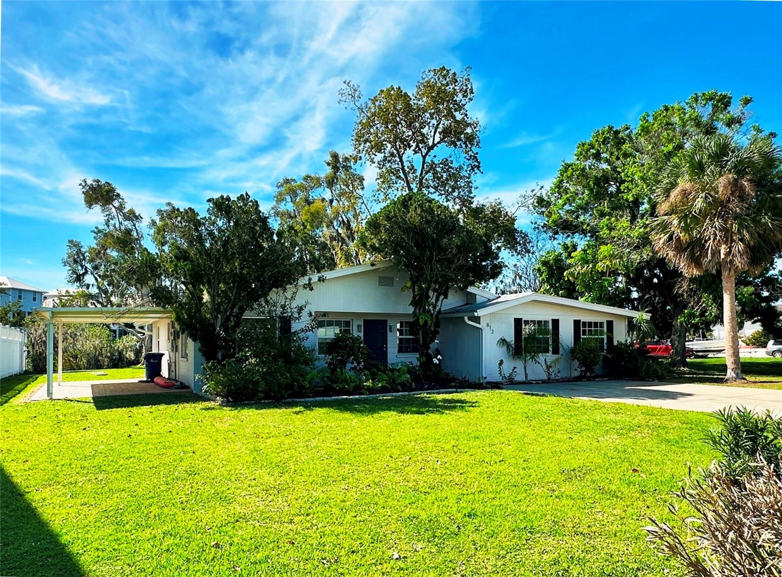 812 Bayview Dr Property Photo