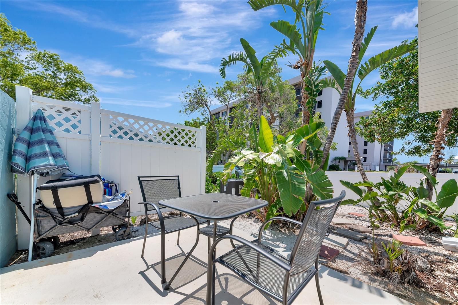 170 Roosevelt Dr #2 Property Photo 4