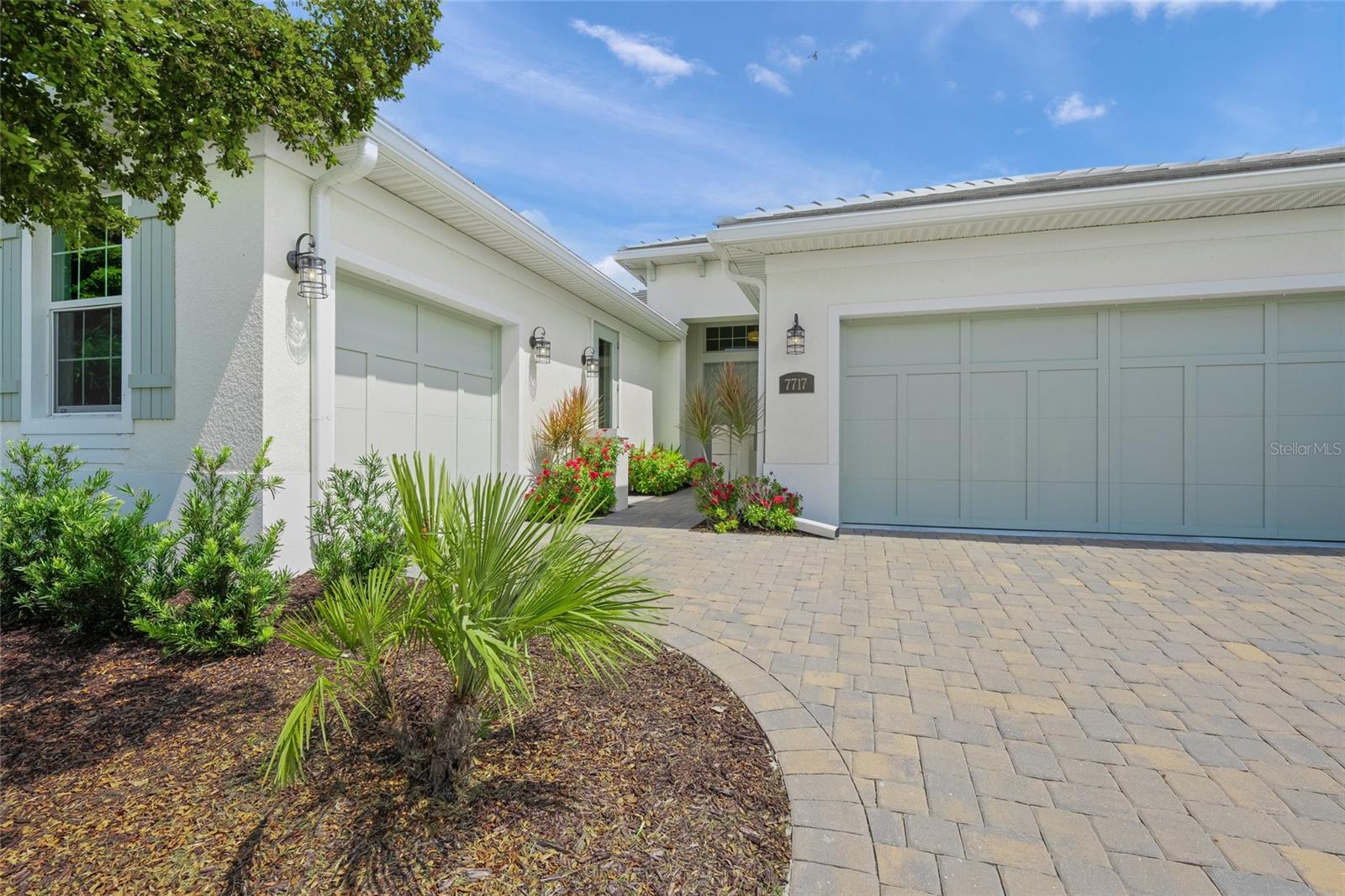 7717 Sandhill Lake Dr Property Photo 4