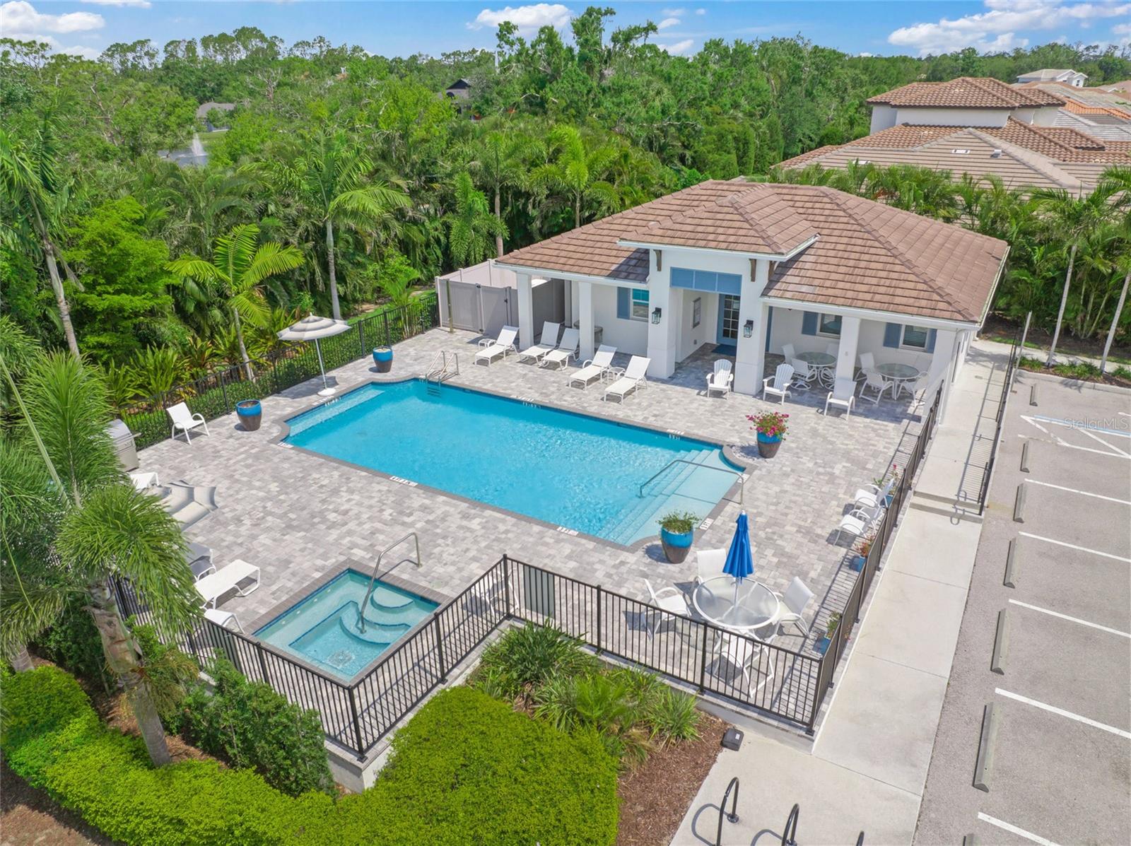 7717 Sandhill Lake Dr Property Photo 6