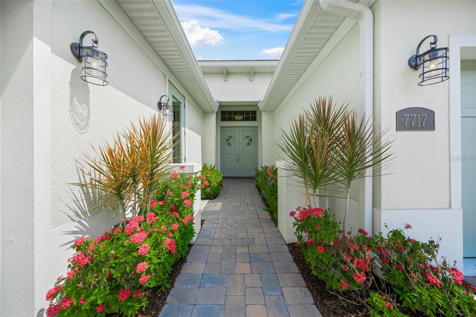 7717 Sandhill Lake Dr Property Photo 7