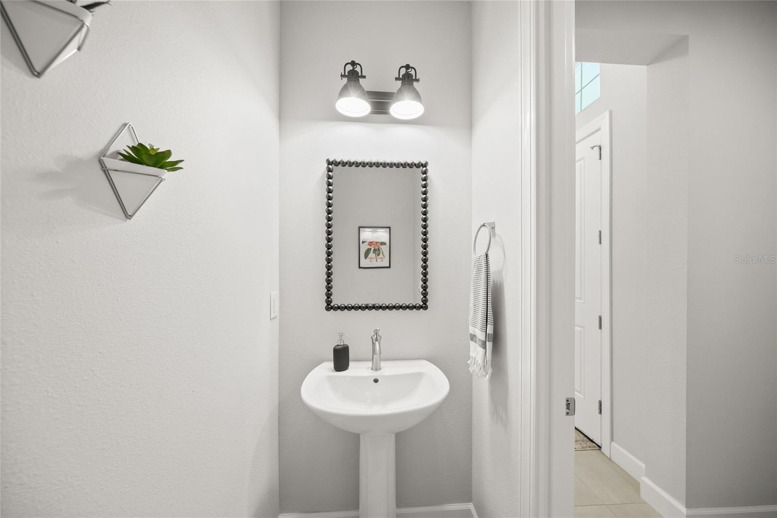 7717 Sandhill Lake Dr Property Photo 10