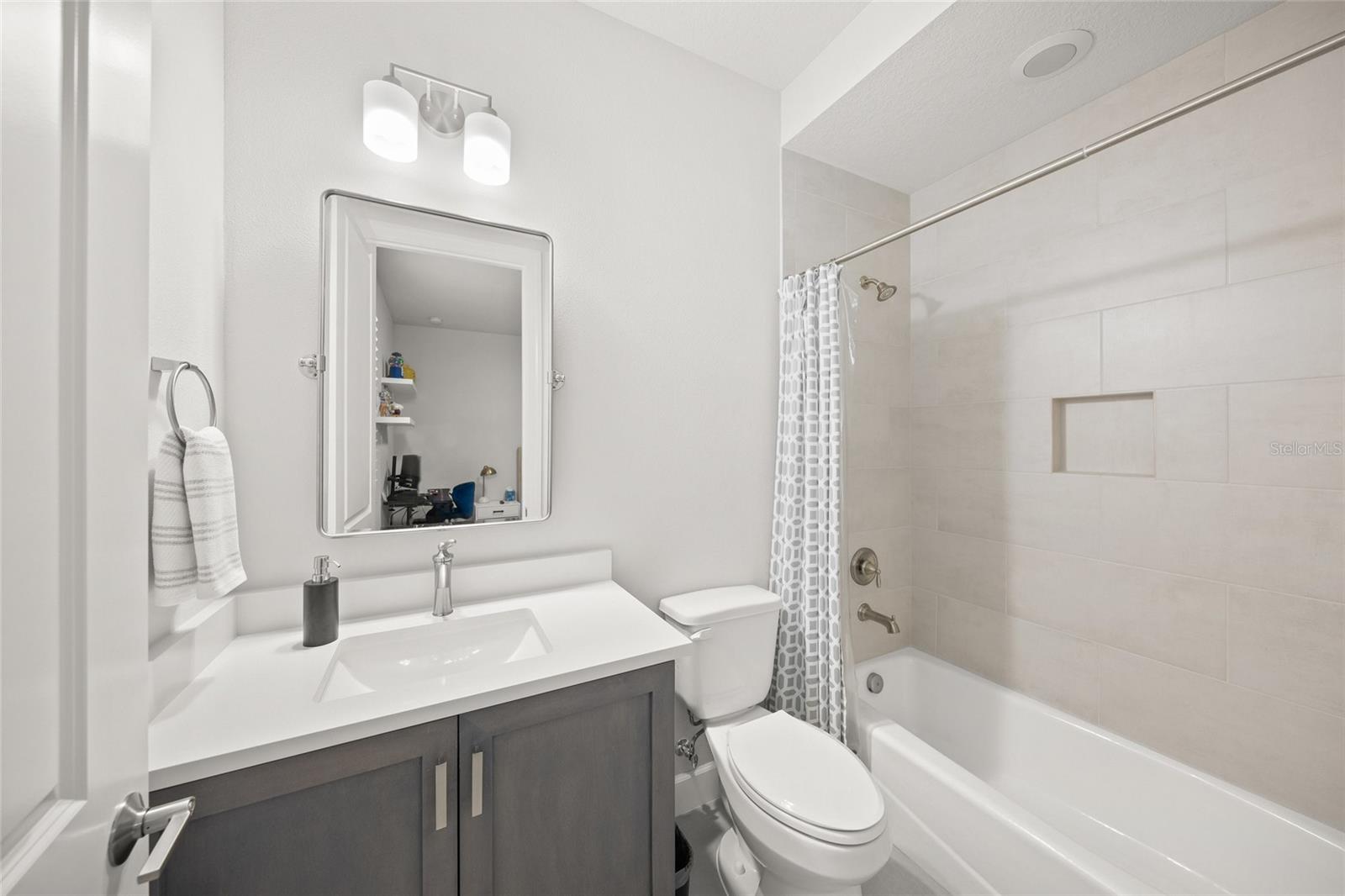 7717 Sandhill Lake Dr Property Photo 32