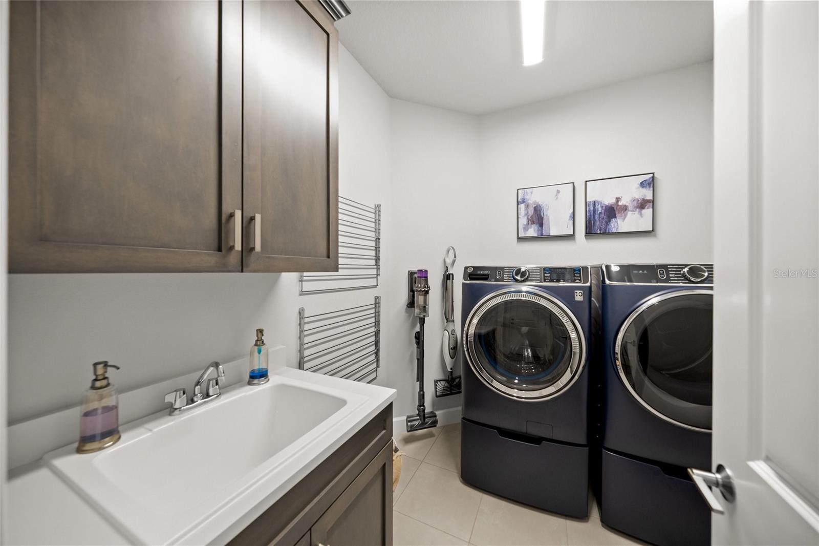 7717 Sandhill Lake Dr Property Photo 39