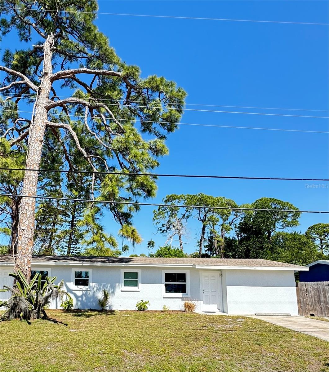 2025 Cass St Property Photo