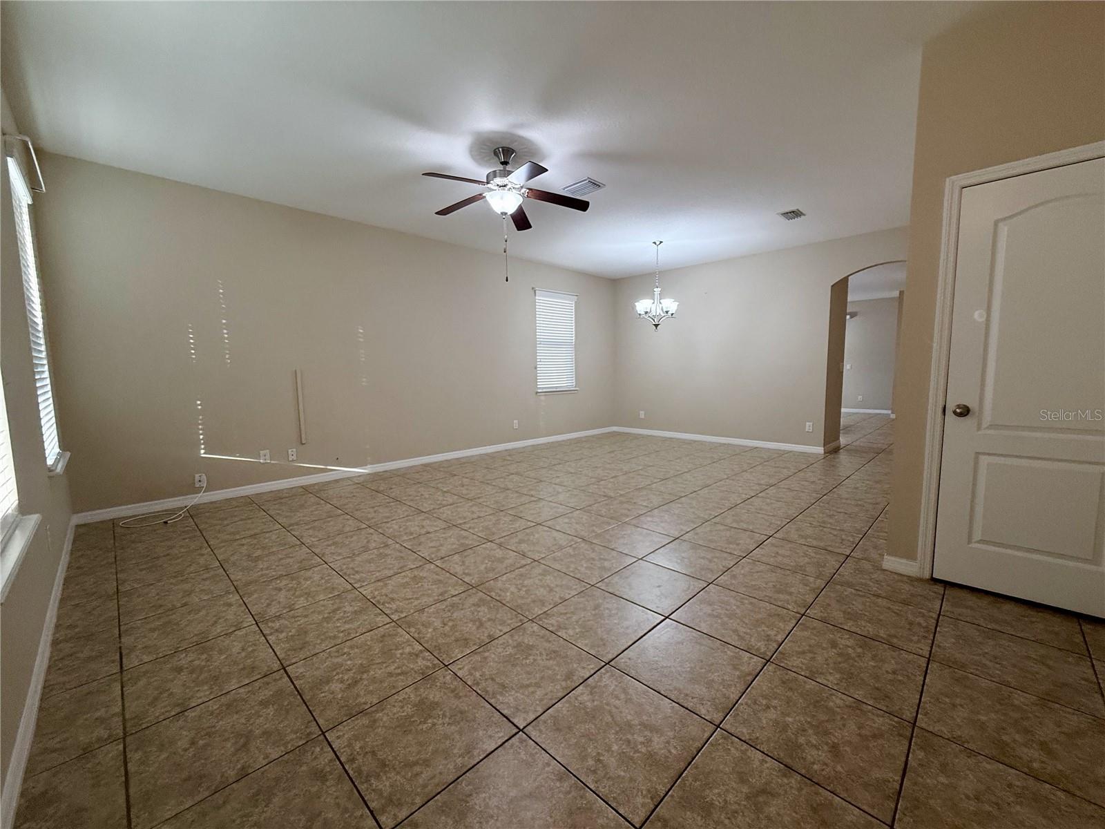 6121 35th Ct E Property Photo 5