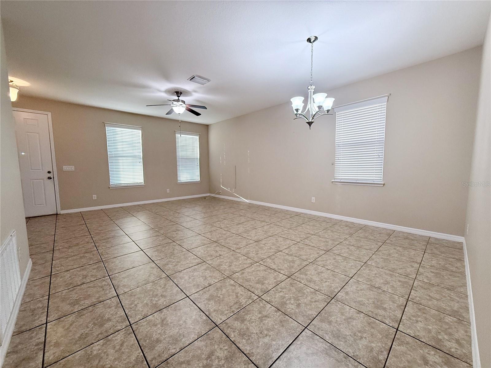 6121 35th Ct E Property Photo 7