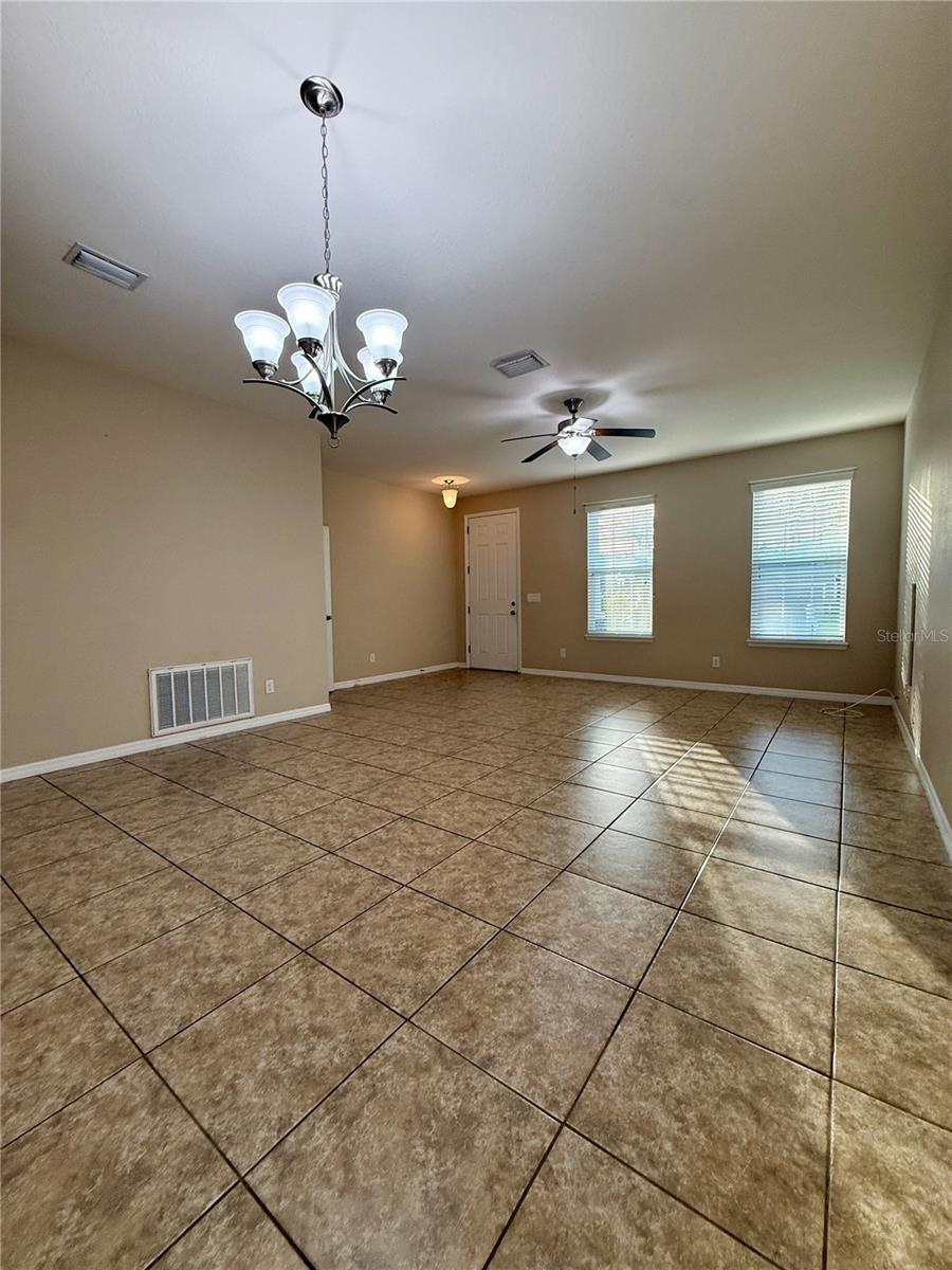 6121 35th Ct E Property Photo 8