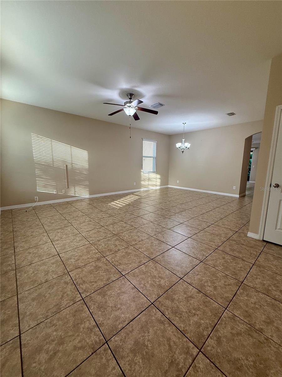 6121 35th Ct E Property Photo 9