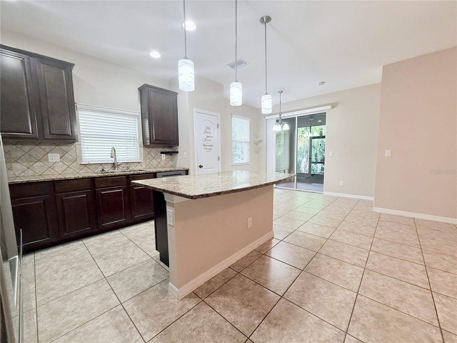 6121 35th Ct E Property Photo 11