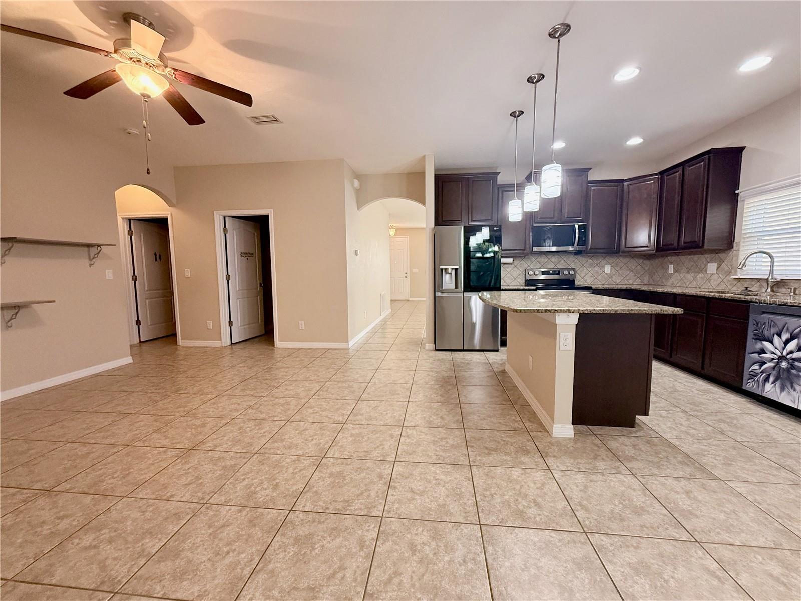 6121 35th Ct E Property Photo 12
