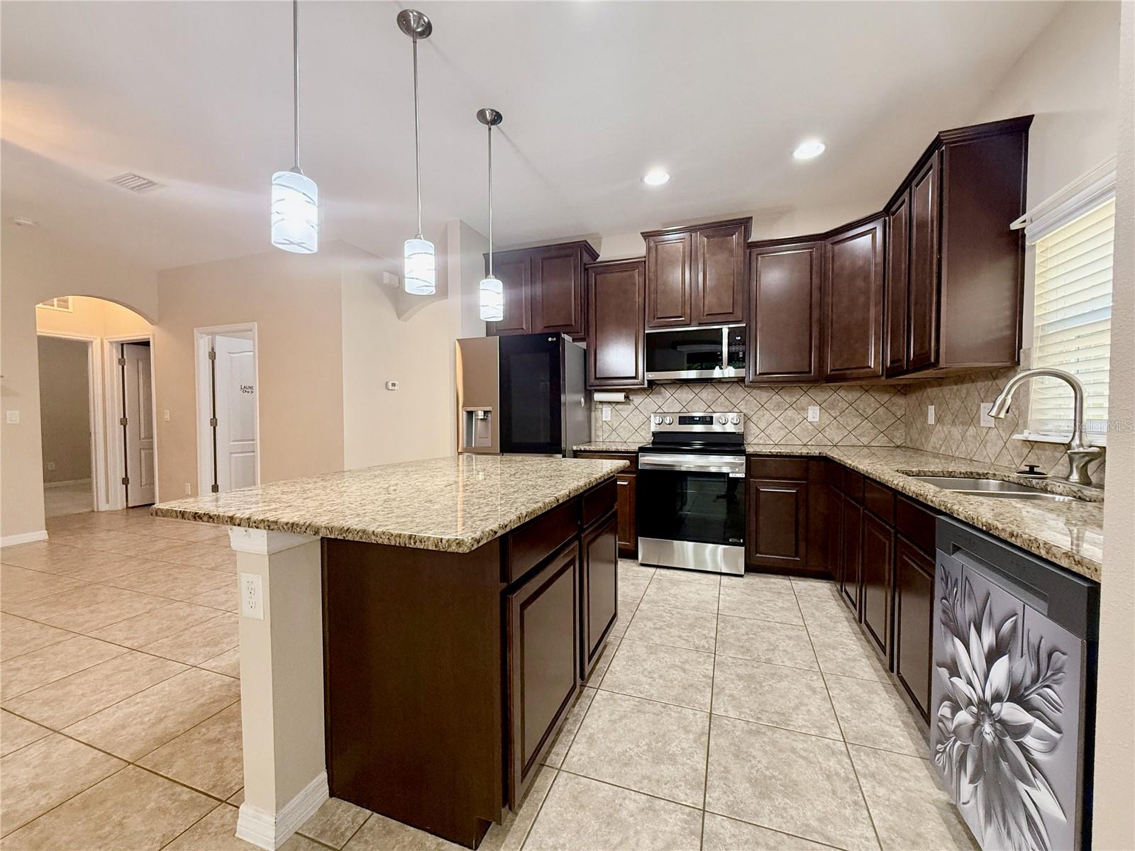 6121 35th Ct E Property Photo 14