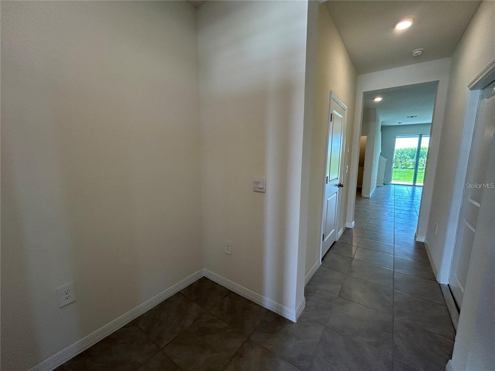 17550 Crescent Moon Loop Property Photo 4