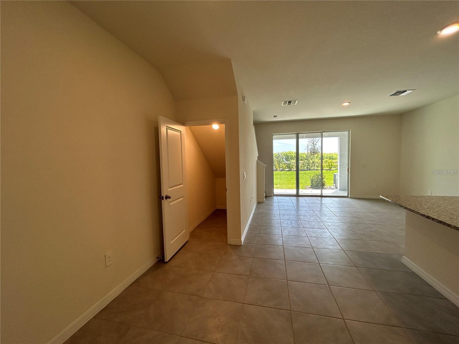 17550 Crescent Moon Loop Property Photo 6