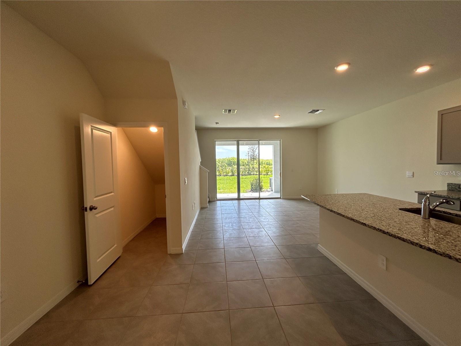 17550 Crescent Moon Loop Property Photo 7