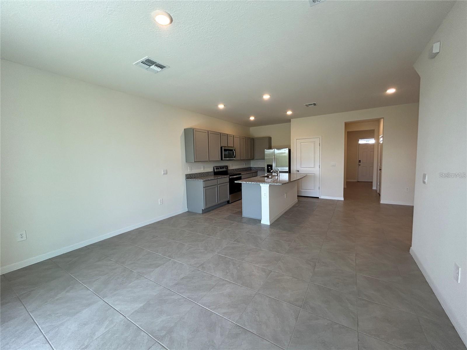 17550 Crescent Moon Loop Property Photo 9
