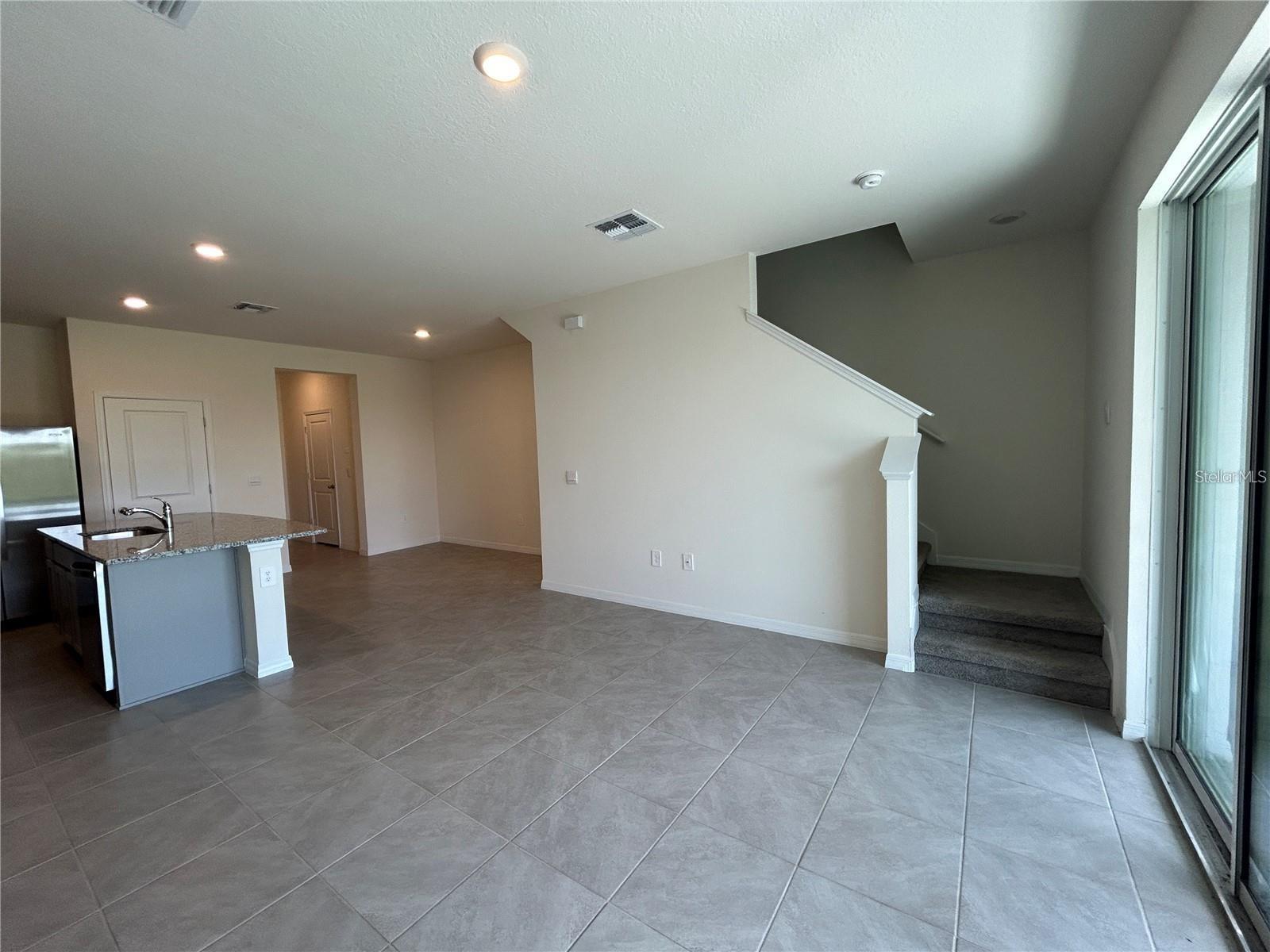 17550 Crescent Moon Loop Property Photo 11