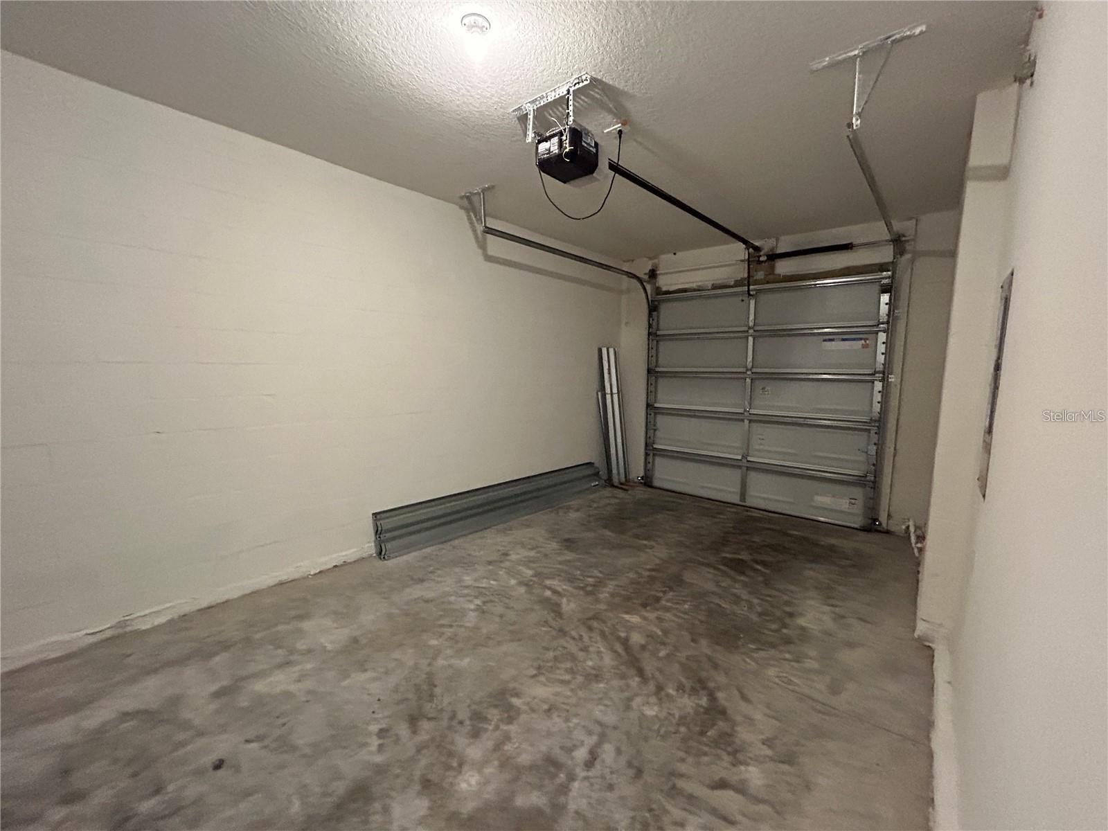 17550 Crescent Moon Loop Property Photo 34
