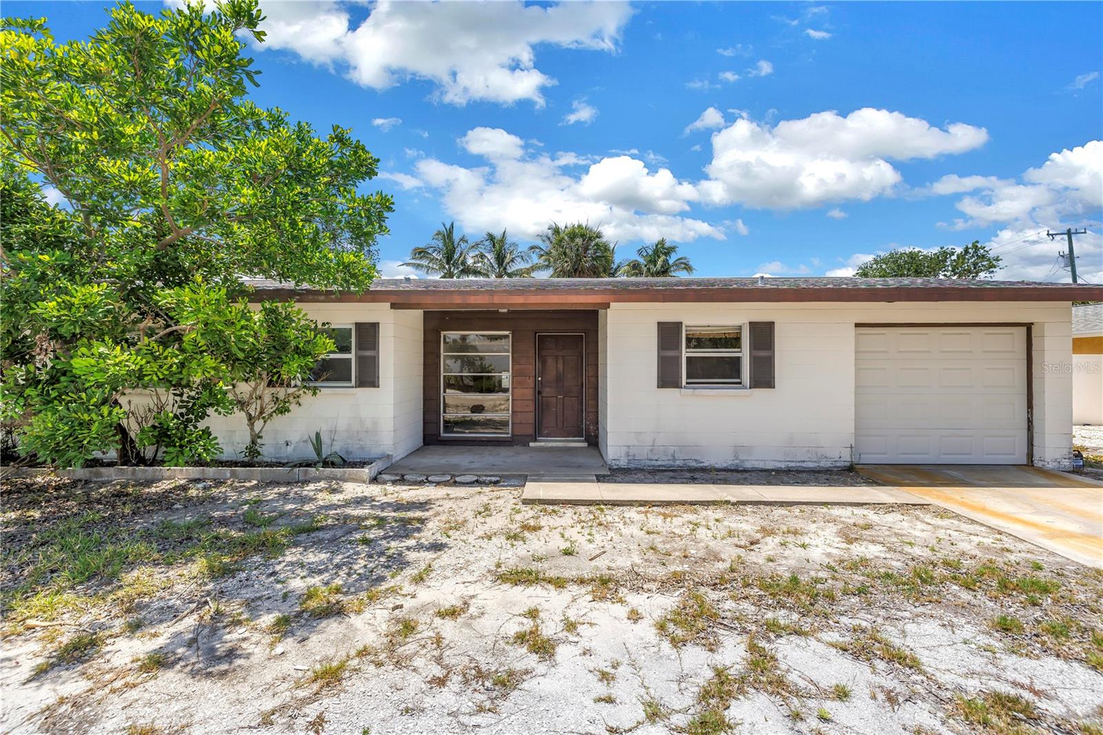 310 AVENIDA MILANO Property Photo 1