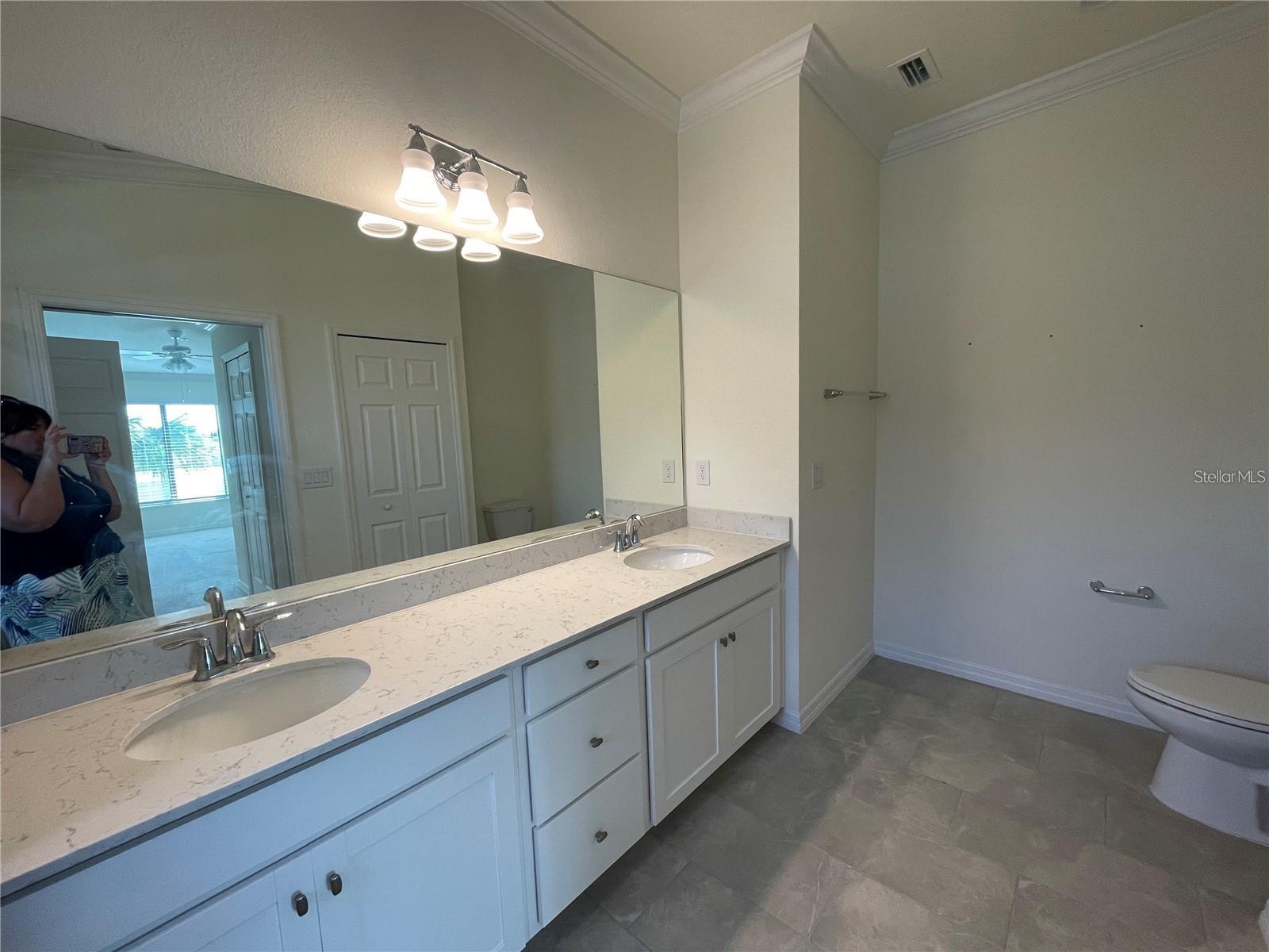 5674 Palmer Cir #206 Property Photo 10